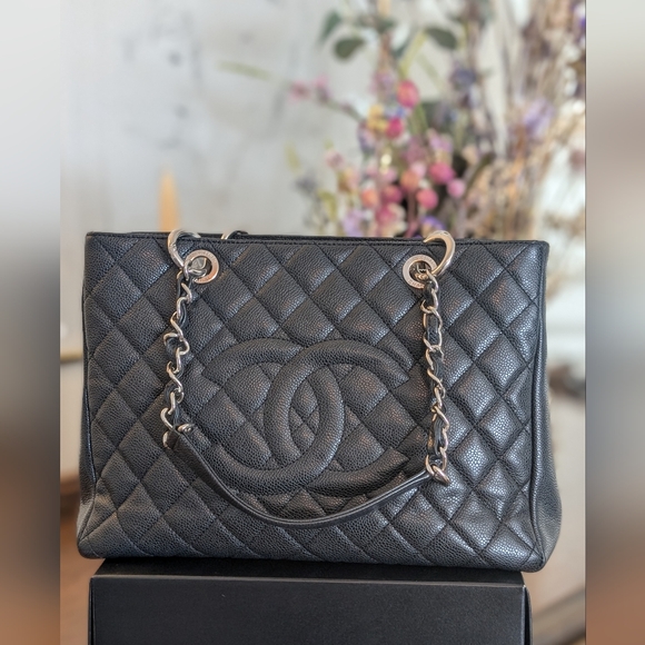 CHANEL Handbags - Chanel GRAND shopping caviar tote